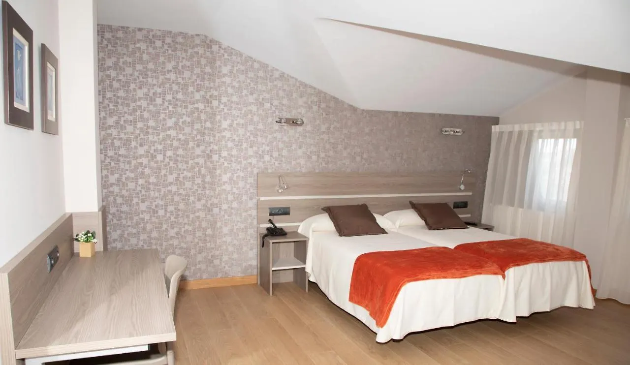Hotel Mercedes Camargo