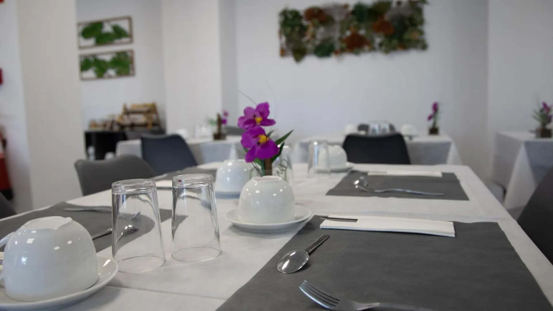 Hotel Mercedes Camargo